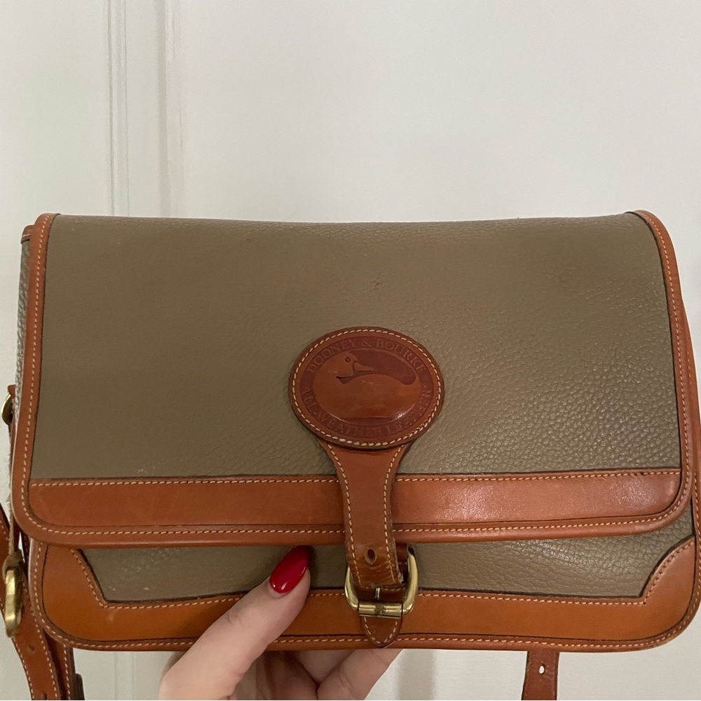 Vintage Dooney & Bourke leather purse. Tan and beige pebbled leather crossbody